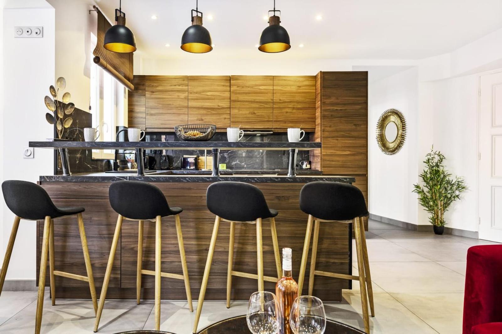Gold Queen Apartment *